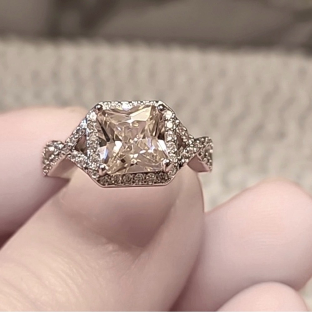 Exquisite Diamond-Accented white gold plated Ring